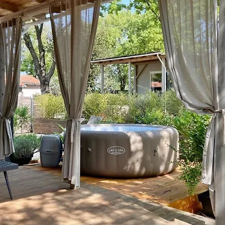 פארק נופש Boutique Mobile Homes Ulikarovinj (adults Only) רוביני